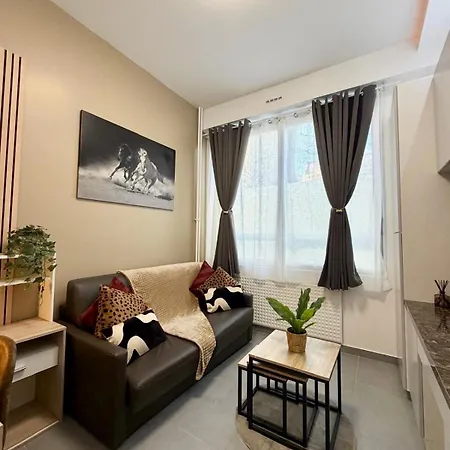 Charming In Center Metro 6 Glaciere & M7 Les Gobelins Apartment *